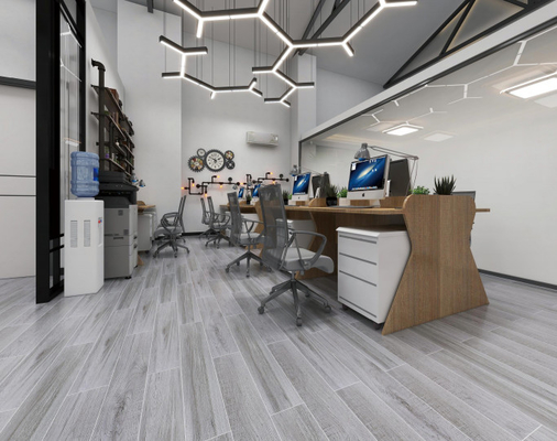 بلاط خزفي خشبي 1000SQM 150 * 900 مللي متر شريط فضي بني لأرضية المعيشة مكتب سيراميك SGS