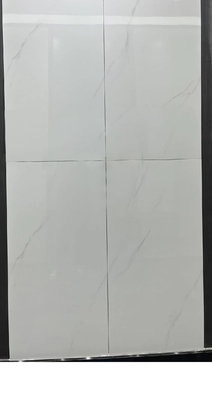 البلاط السيراميكي البيضاء الملمعة المزخرفة الكارارا للجدار الأرضي 600x1200mm الطوب النارية لغرفة المعيشة