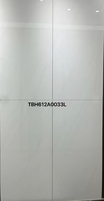 مقاومة للارتداء الملمع الزجاجي Carrara البلاط السيراميكي اللون البيج اللامع للحمام