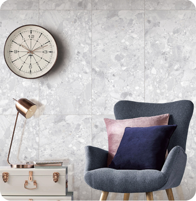 أرضية داخلية رمدية فاتحة 750x1500mm بلاط ISO9001 ومقاومة للارتداء Terrazzo وجه الطفل بلاط البورسلين للحمام والبناء